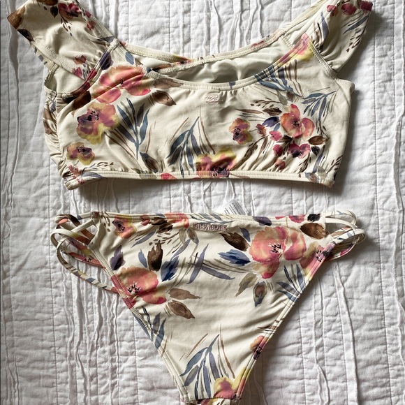 Billabong floral bikini - Picture 3 of 3